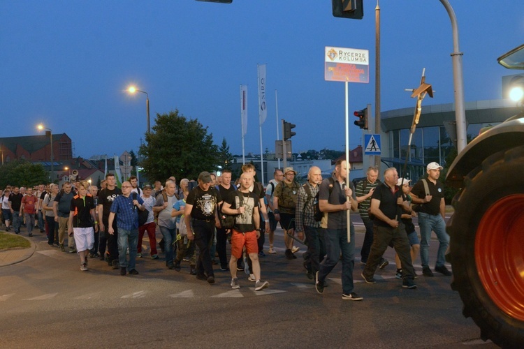 Mężczyźni wyruszyli nocą do Błotnicy po raz 15.