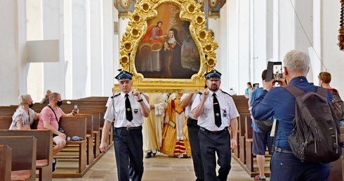 Feretron bł. Doroty przyjechał z sanktuarium w Mątowach Wielkich.