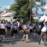 Ulicami Jedlińska przeszła parada orkiestr.