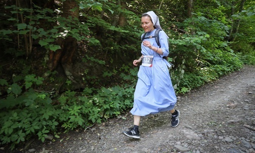Gorące powietrze, świetna zabawa i biegająca siostra zakonna na Górskim Biegu Frassatiego