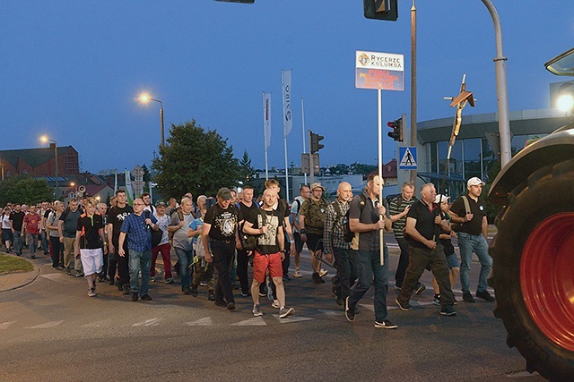 Organizatorami wędrówki byli Rycerze Kolumba.