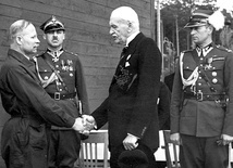 	Franciszek Kulwiec zdaje raport prezydentowi Mościckiemu  – 14 czerwca 1939 roku.