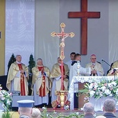 ▲	Uroczystej Mszy św. przewodniczył metropolita lubelski.