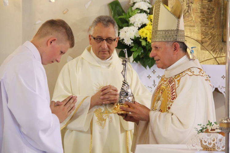 Góra Motyczna. Uroczyste wprowadzenie relikwii św. Jana Pawła II