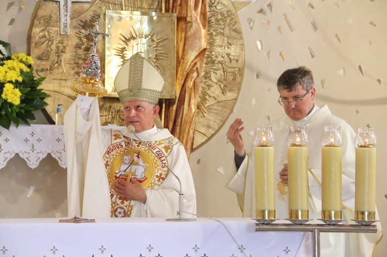 Góra Motyczna. Uroczyste wprowadzenie relikwii św. Jana Pawła II