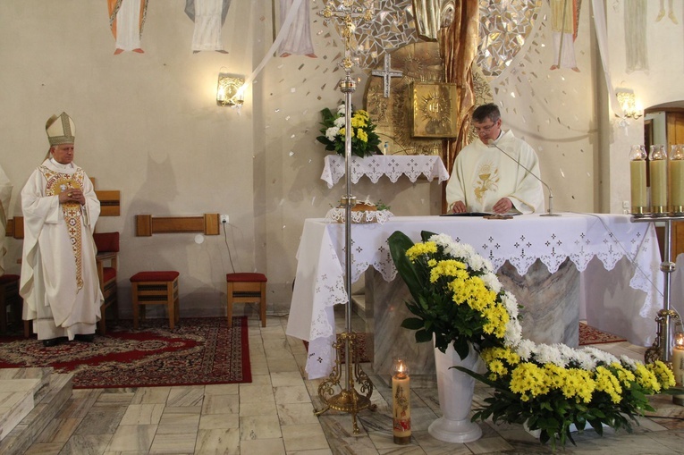 Góra Motyczna. Uroczyste wprowadzenie relikwii św. Jana Pawła II