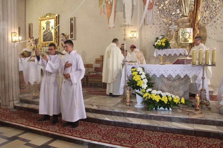 Góra Motyczna. Uroczyste wprowadzenie relikwii św. Jana Pawła II