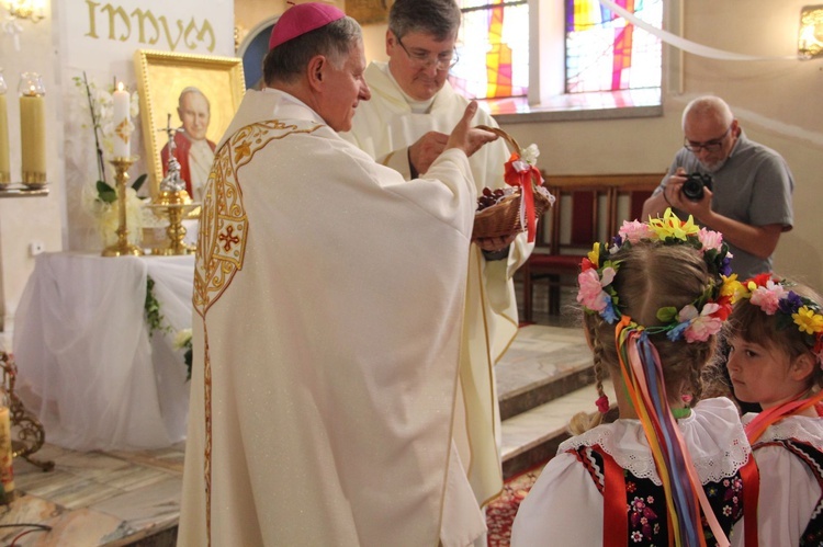 Góra Motyczna. Uroczyste wprowadzenie relikwii św. Jana Pawła II