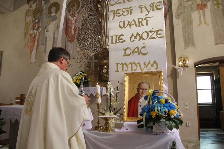 Góra Motyczna. Uroczyste wprowadzenie relikwii św. Jana Pawła II