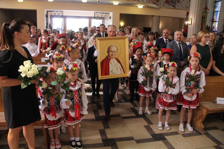 Góra Motyczna. Uroczyste wprowadzenie relikwii św. Jana Pawła II