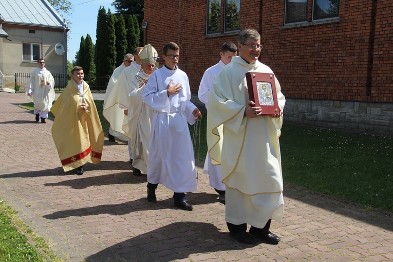 Góra Motyczna. Uroczyste wprowadzenie relikwii św. Jana Pawła II