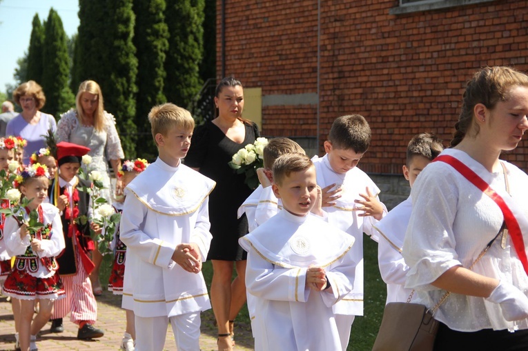 Góra Motyczna. Uroczyste wprowadzenie relikwii św. Jana Pawła II