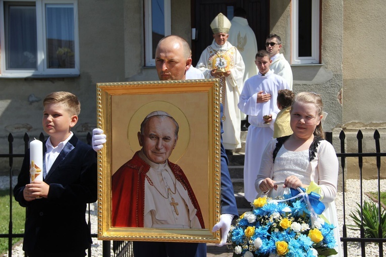 Góra Motyczna. Uroczyste wprowadzenie relikwii św. Jana Pawła II