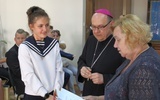 Wręczenie nagrody Dominice Pasterz z Liceum Sióstr Niepokalanek w Wałbrzychu.