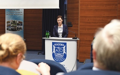 Konferencję otworzyła rektor prof. dr hab. Elżbieta Skorupska- -Raczyńska.