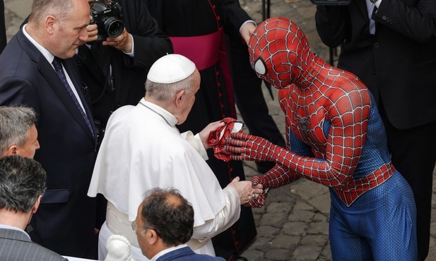Spiderman na audiencji u papieża. Dostał miejsce w strefie VIP z ważnego powodu