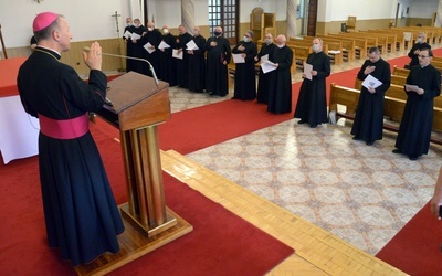 Nowo mianowani proboszczowie złożyli w seminaryjnej kaplicy publiczne wyznanie wiary i otrzymali błogosławieństwo ordynariusza.