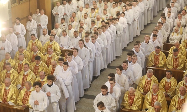 Księża diecezji bielsko-żywieckiej w katedrze św. Mikołaja w Bielsku-Białej.