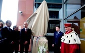 Odsłonięcie pomnika Jana Pawła II w Bibliotece UPJPII