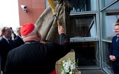 Odsłonięcie pomnika Jana Pawła II w Bibliotece UPJPII