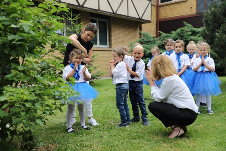 Nadanie Sztandaru Szkole Podstawowej im. Lotników Polskich w Marcinowicach