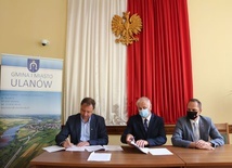 Podpisanie umowy w UGiM Ulanów.