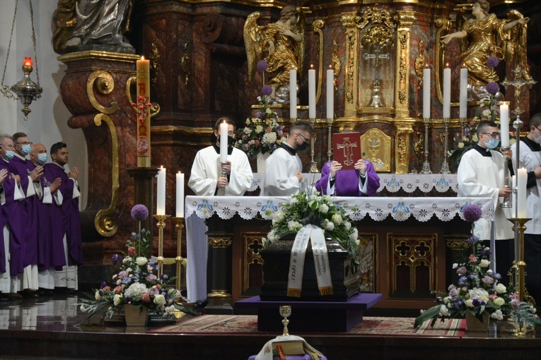 Pogrzeb śp. ks. infułata Edmunda Podzielnego