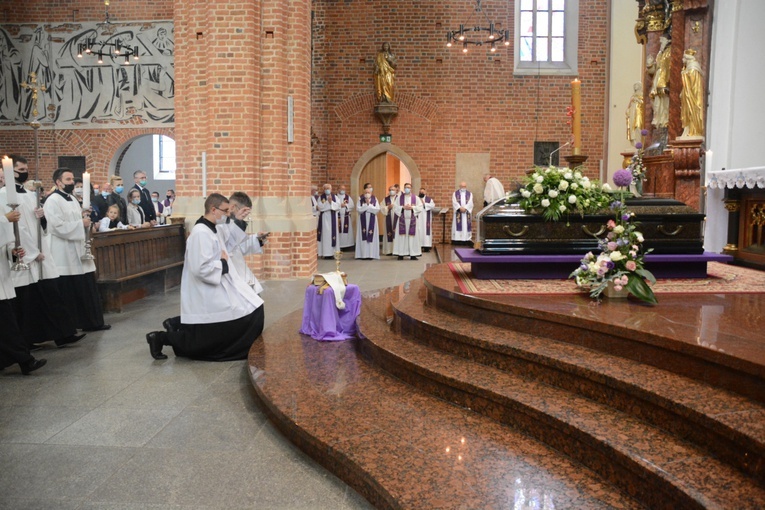 Pogrzeb śp. ks. infułata Edmunda Podzielnego