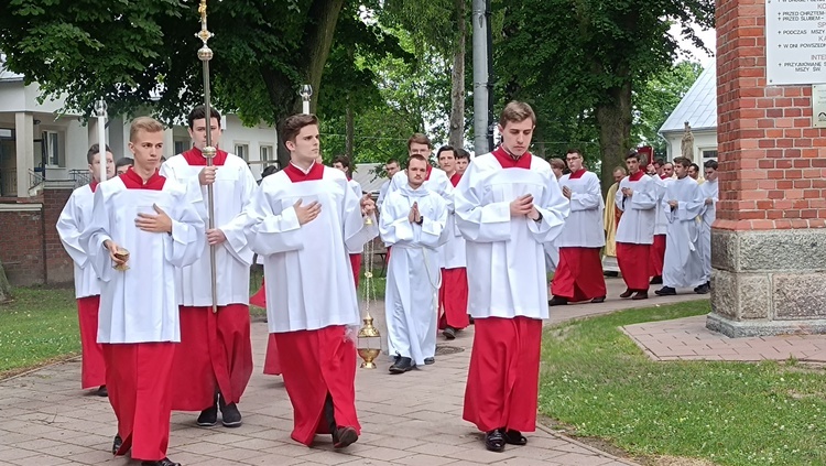 Pielgrzymka ministrantów i lektorów do Wąwolnicy