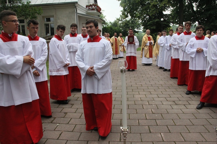 Pielgrzymka ministrantów i lektorów do Wąwolnicy