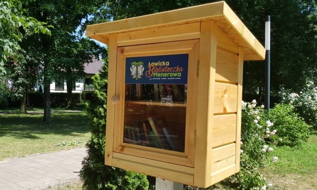 Każdy może samodzielnie wypożyczyć książkę.