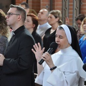 Część spotkania poprowadziła s. Wirginia Mielcarek - moderatorka regionalna wspólnoty Przyjaciół Oblubieńca w diecezji świdnickiej.