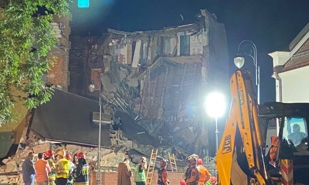 Chorzów. Po blisko 12 godzinach zakończyło się przeszukiwanie gruzowiska zawalonej kamienicy. Na szczęście nikogo nie znaleziono