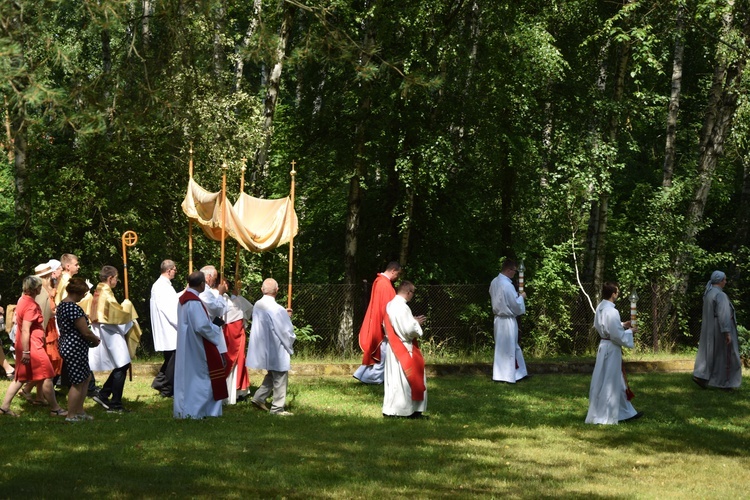 Chrusty - Msza św. i procesja