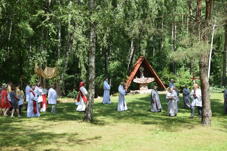 Chrusty - Msza św. i procesja