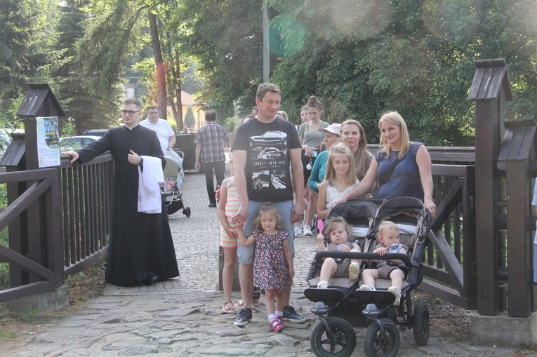 Lipnica Murowana. Poświęcenie figury Frasobliwego