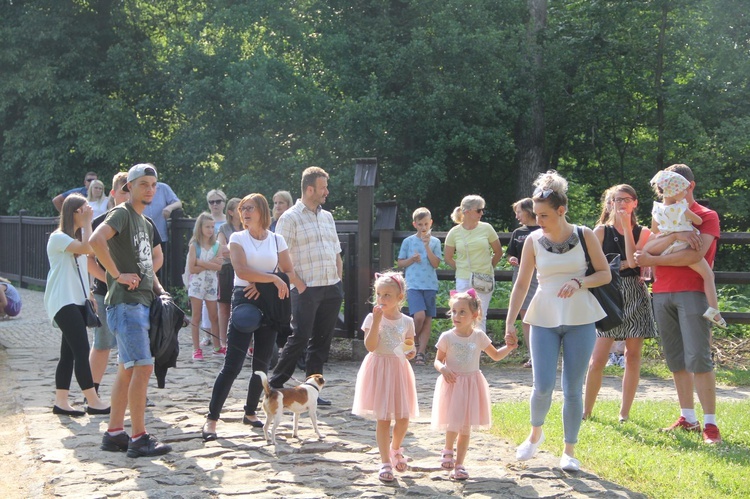 Lipnica Murowana. Poświęcenie figury Frasobliwego