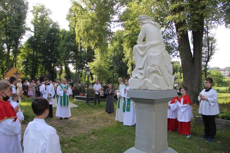 Lipnica Murowana. Poświęcenie figury Frasobliwego