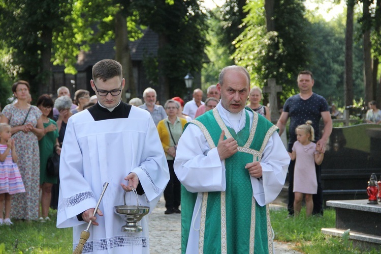 Lipnica Murowana. Poświęcenie figury Frasobliwego