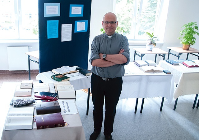 	Na ekspozycję składają się kolekcje polskich tłumaczeń Biblii należące do wikariusza świdwińskiej parafii.