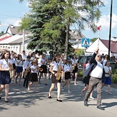 Parada ulicami Jedlińska.
