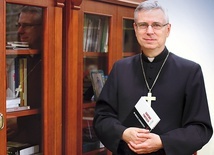 	Bp Siemieniewski sprawował dotąd urząd pomocniczy w archidiecezji wrocławskiej.