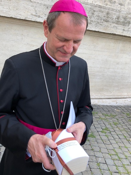 Abp Tadeusz Wojda otrzymał paliusz metropolity