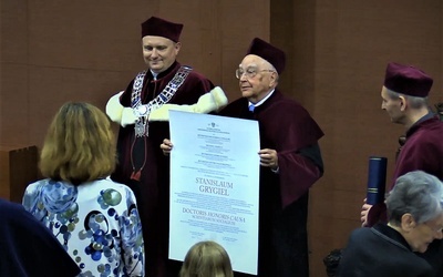 Profesor Stanisław Grygiel doktorem honorowym UKSW