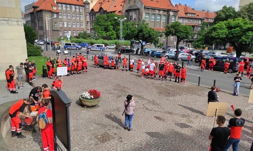Katowice. Przed Śląskim Urzędem Wojewódzkim protestowali ratownicy medyczni
