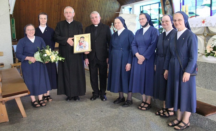 Łzy Bystrej Krakowskiej na pożegnanie sióstr szarytek