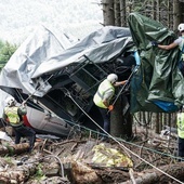 W tragicznym wypadku w Alpach zginęło 14 osób, m.in. rodzice jedynego ocalałego z katastrofy Eitana.