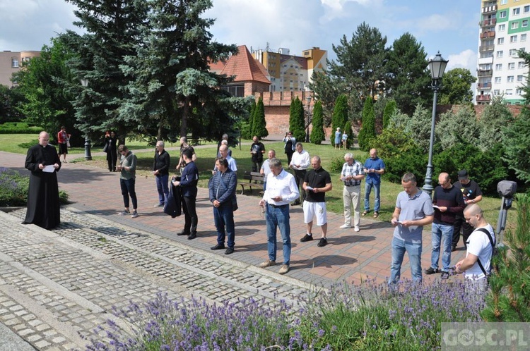 Głogów. Wojownicy Maryi szli przez miasto