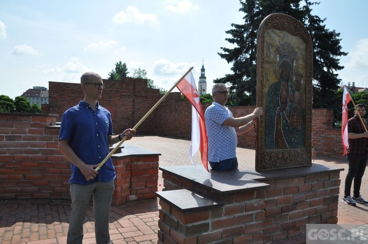 Głogów. Wojownicy Maryi szli przez miasto