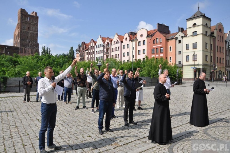 Głogów. Wojownicy Maryi szli przez miasto